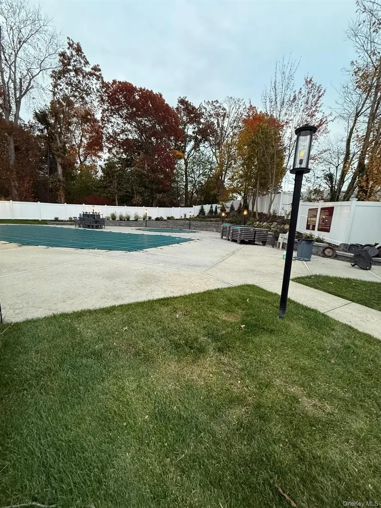 128 Santa Barbara Drive Plainview NY 11803