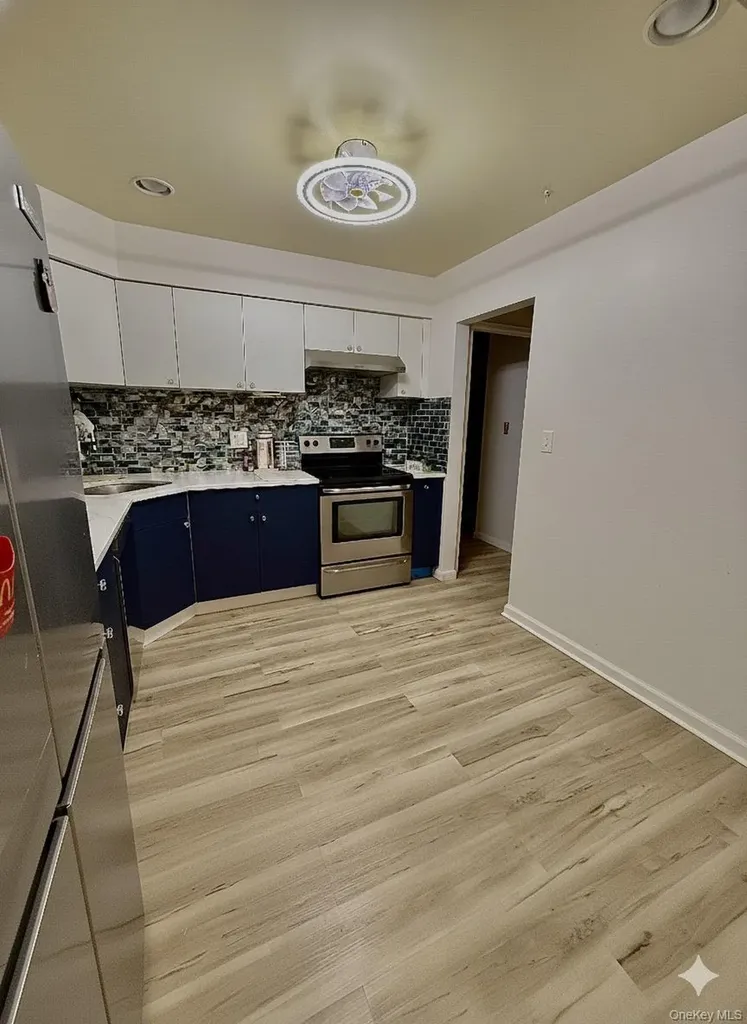 128 Santa Barbara Drive Plainview NY 11803
