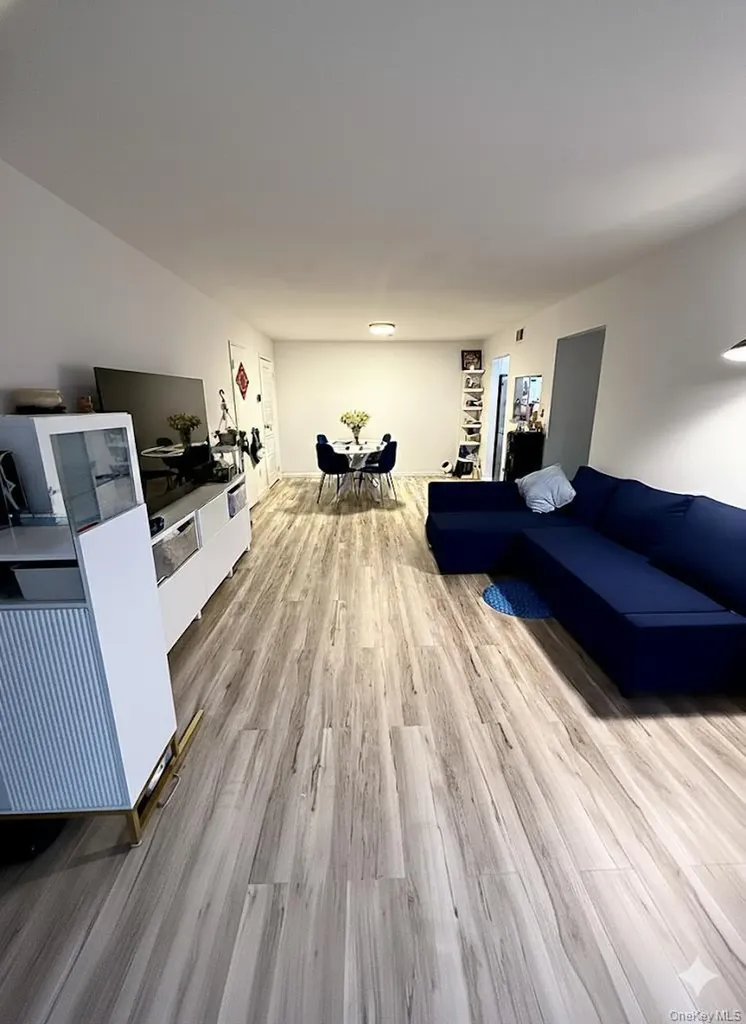 128 Santa Barbara Drive Plainview NY 11803