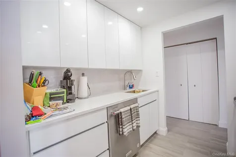 230 W Broadway Long Beach NY 11561