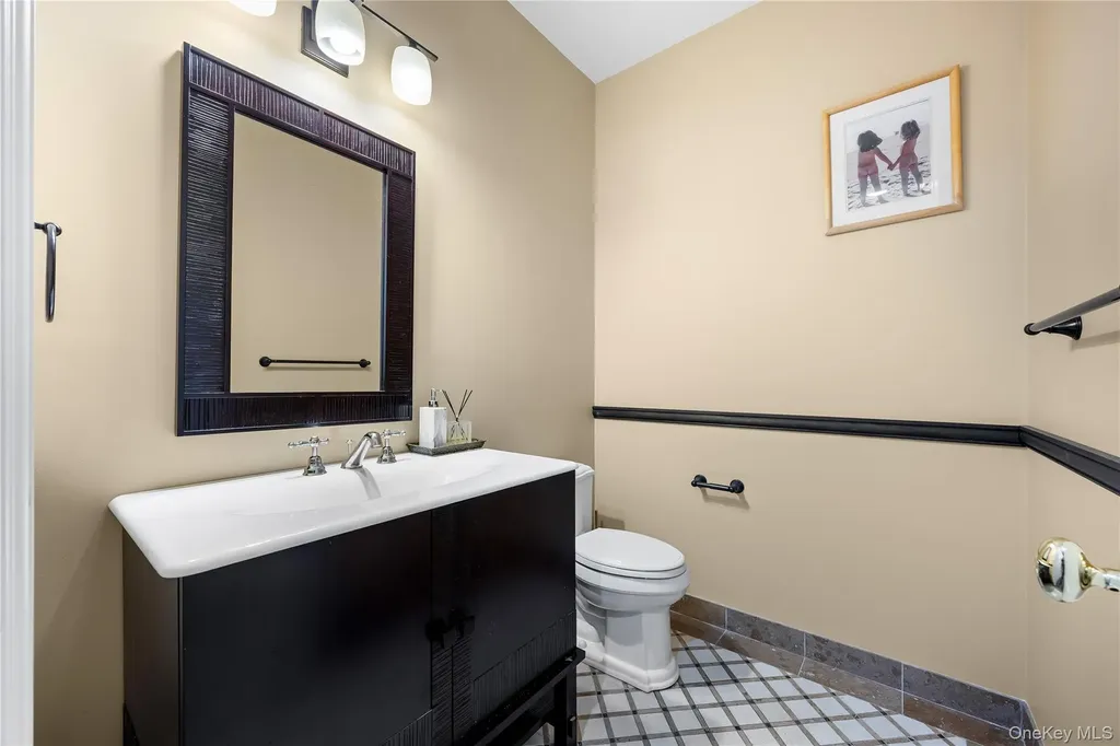 47 Valley Road Old Westbury NY 11568