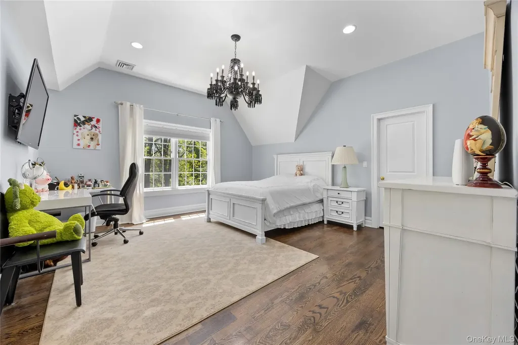 47 Valley Road Old Westbury NY 11568