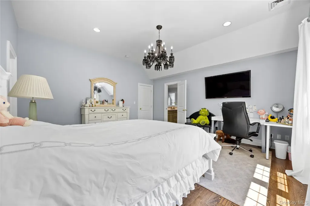 47 Valley Road Old Westbury NY 11568
