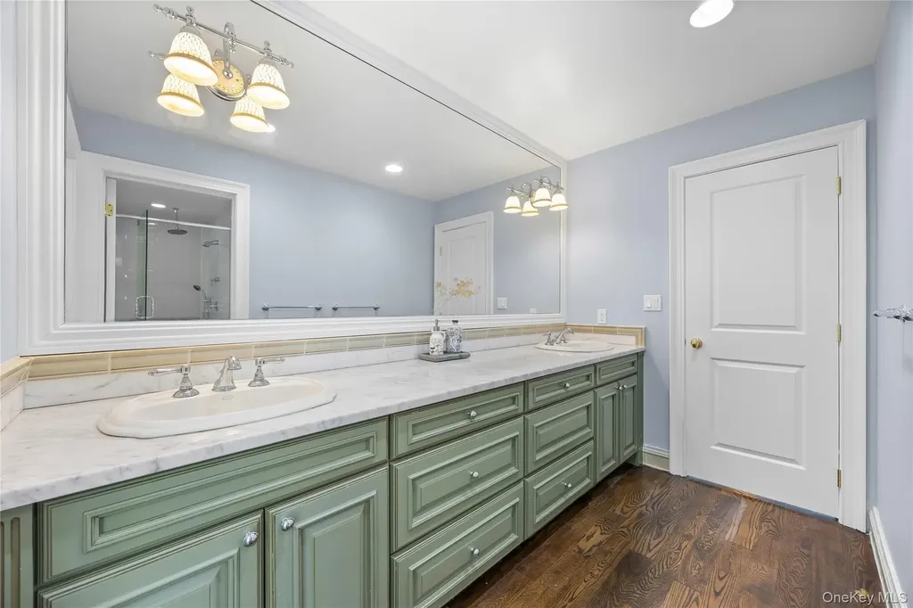 47 Valley Road Old Westbury NY 11568