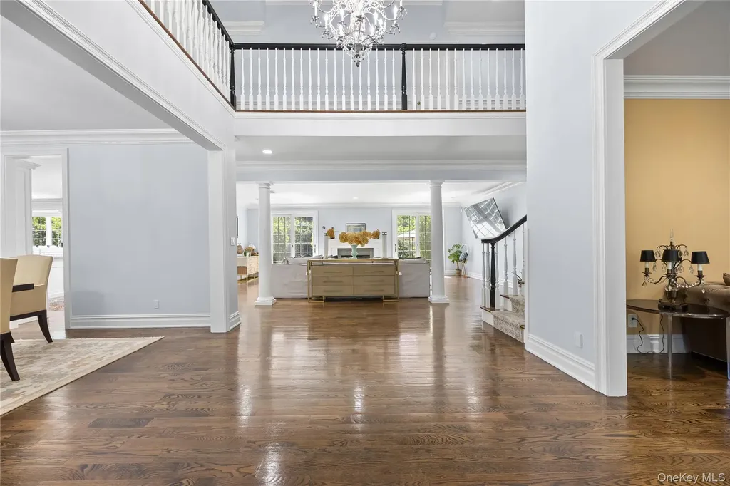 47 Valley Road Old Westbury NY 11568
