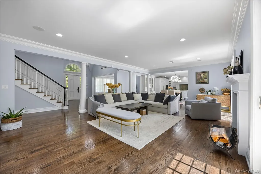47 Valley Road Old Westbury NY 11568