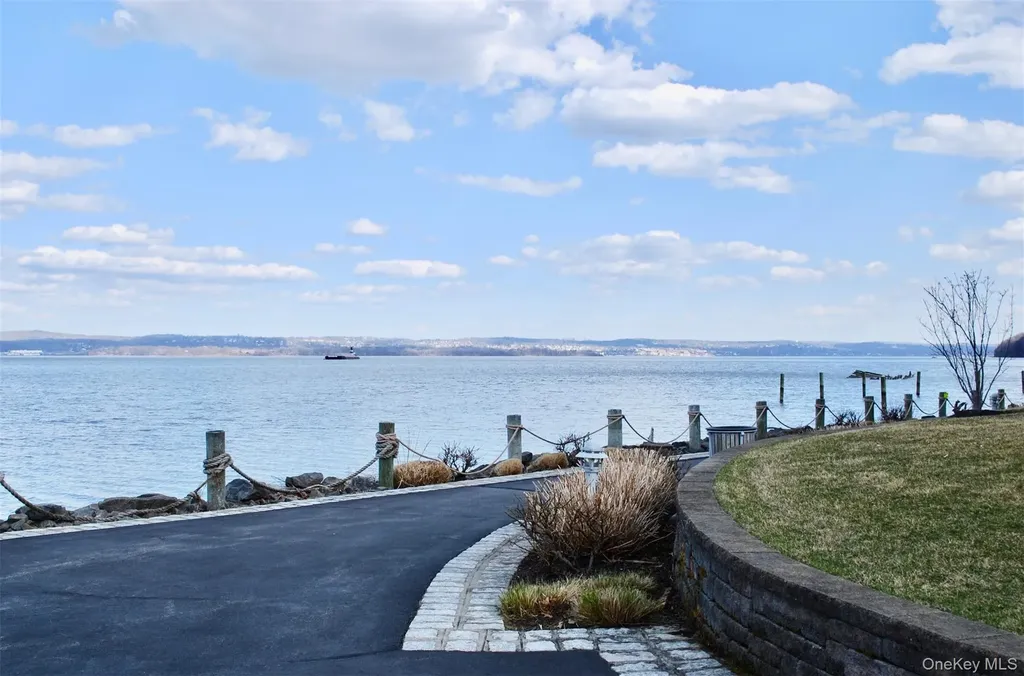 3106 Leeward Drive Haverstraw NY 10927