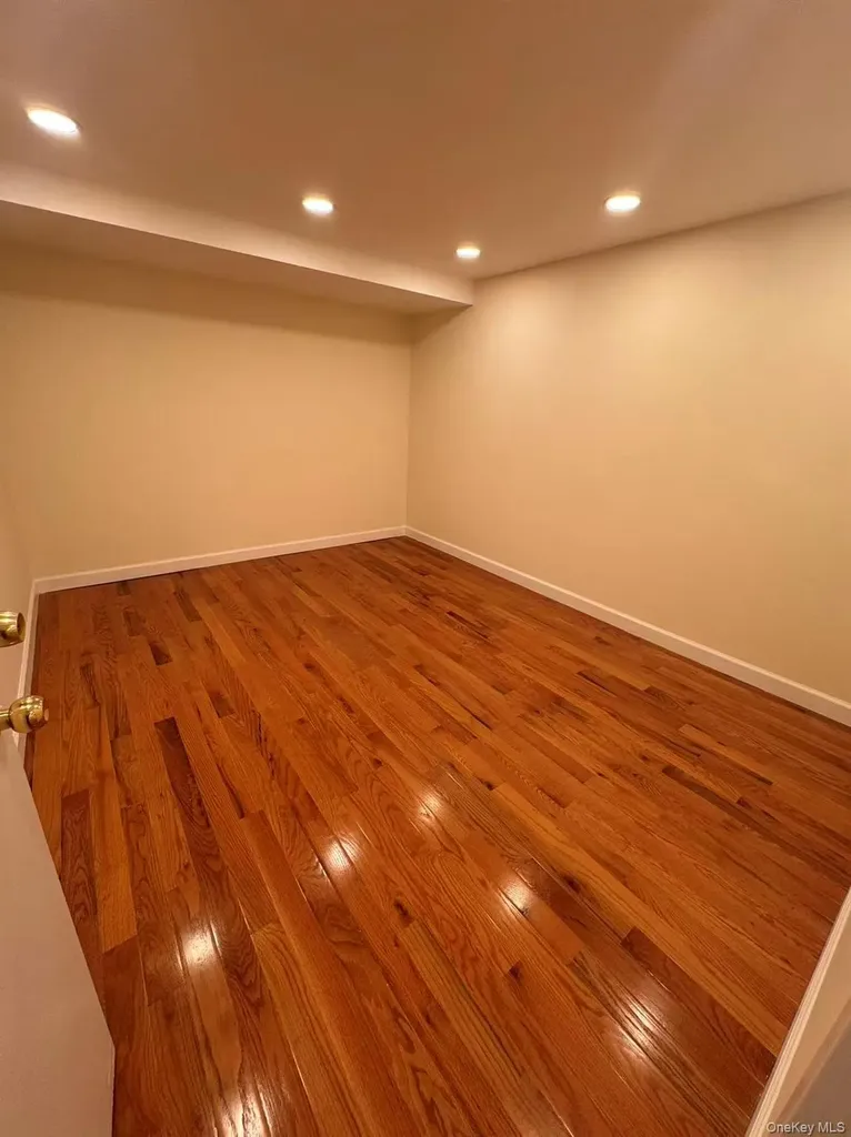 13332 41st Road Flushing NY 11355