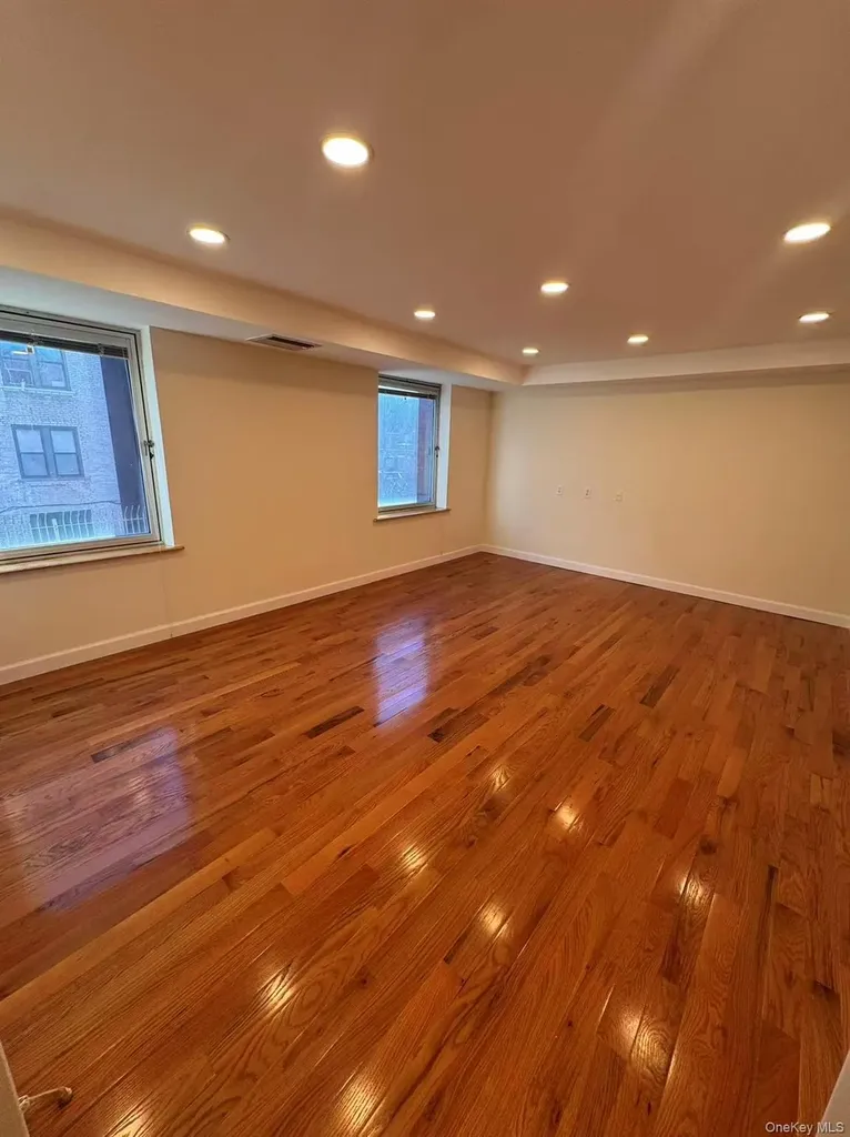13332 41st Road Flushing NY 11355