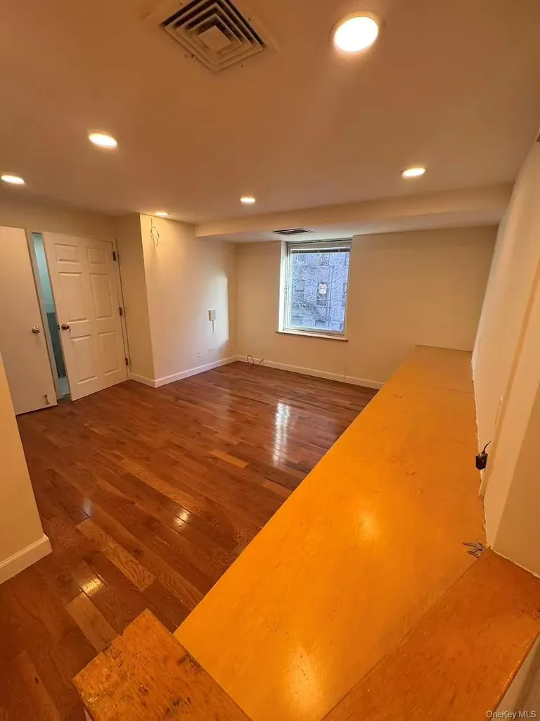13332 41st Road Flushing NY 11355