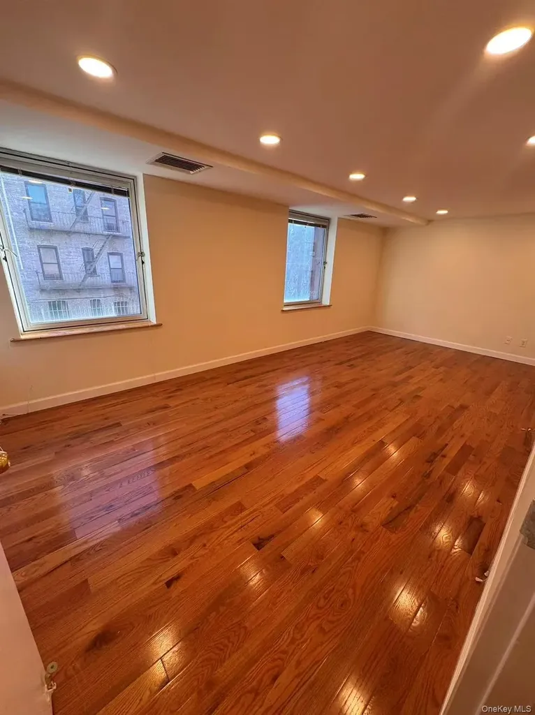13332 41st Road Flushing NY 11355