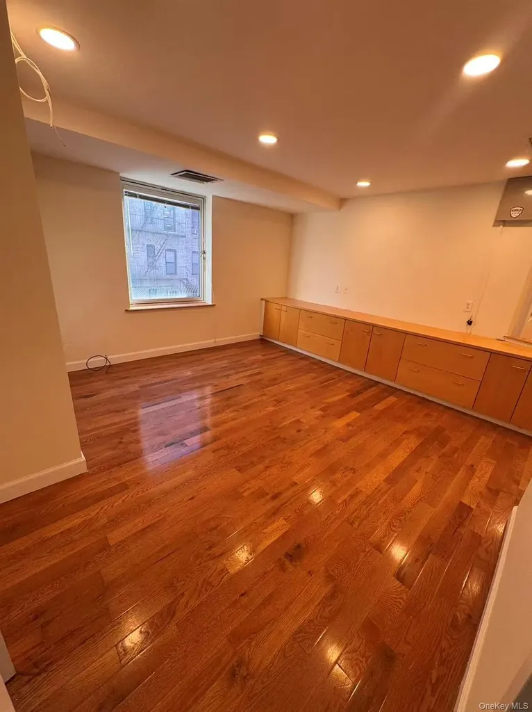 13332 41st Road Flushing NY 11355
