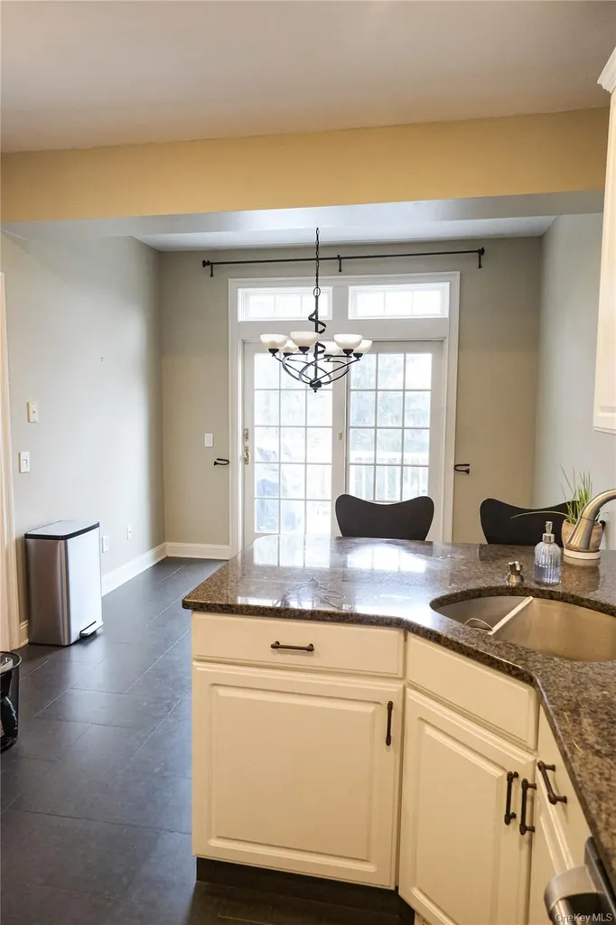 6 Holly Knolls Armonk NY 10504