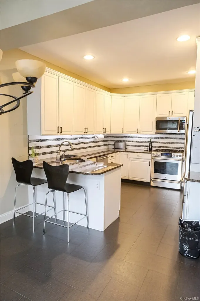 6 Holly Knolls Armonk NY 10504