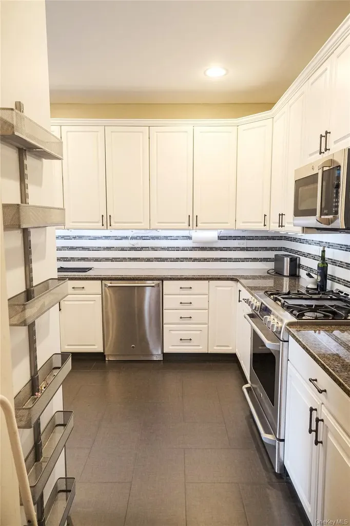 6 Holly Knolls Armonk NY 10504