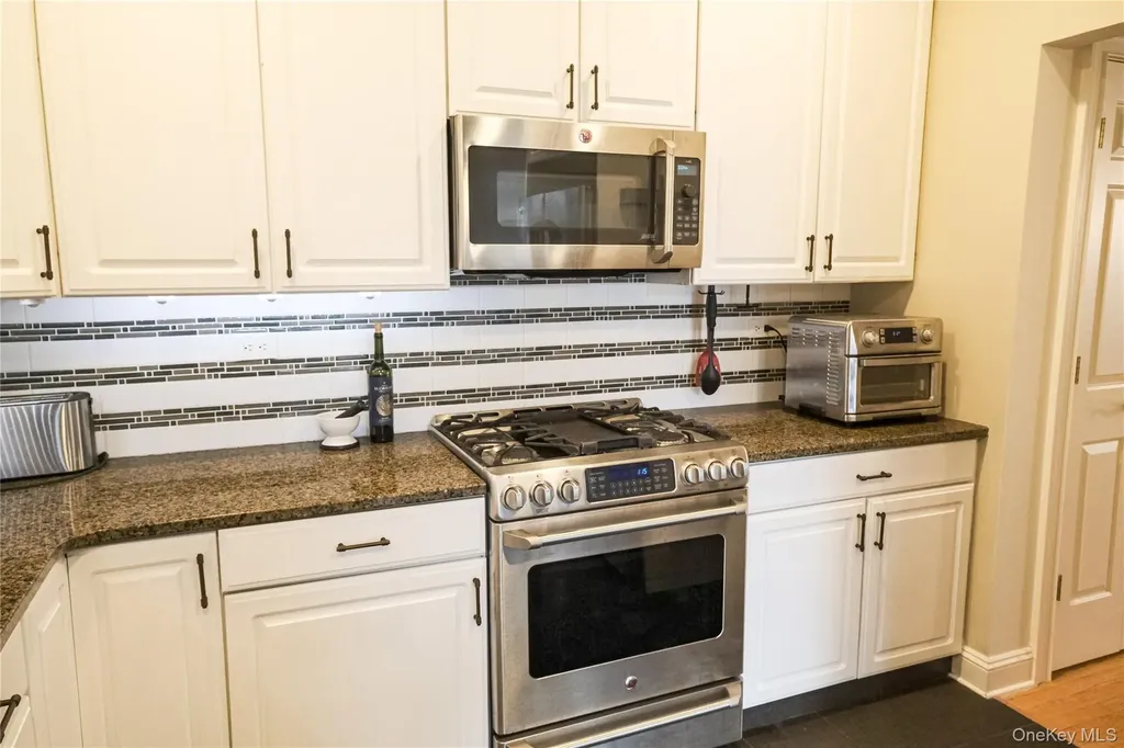 6 Holly Knolls Armonk NY 10504