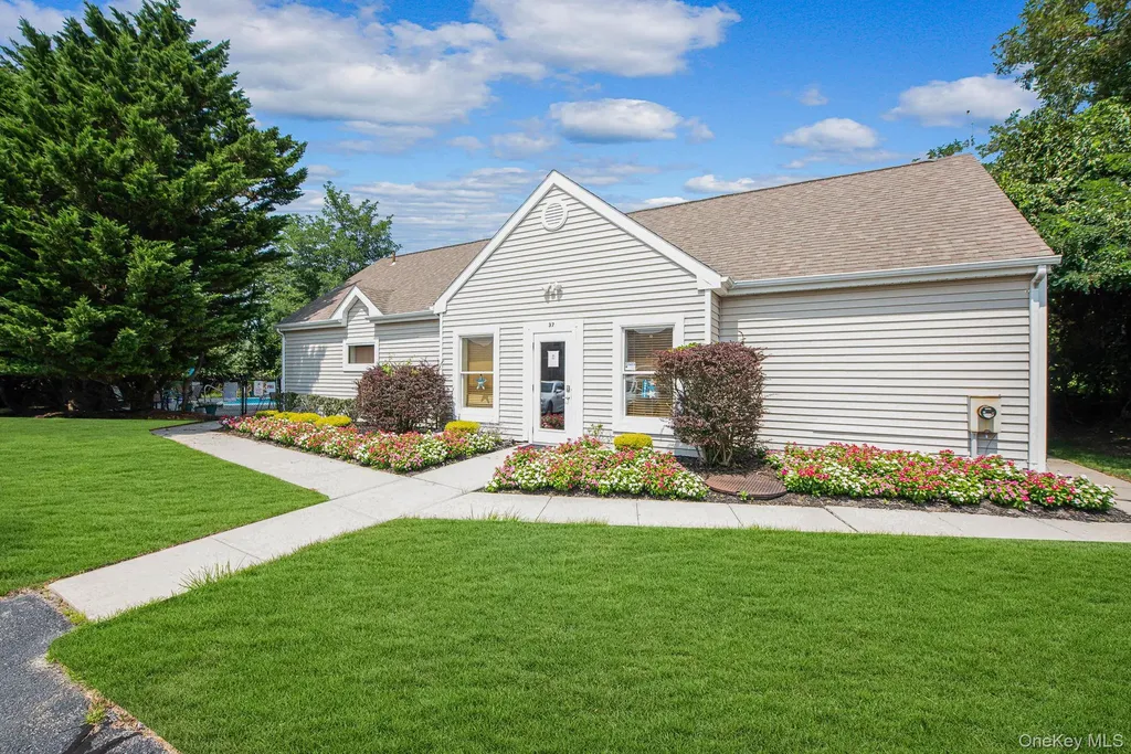 24 Spinnaker Lane East Patchogue NY 11772