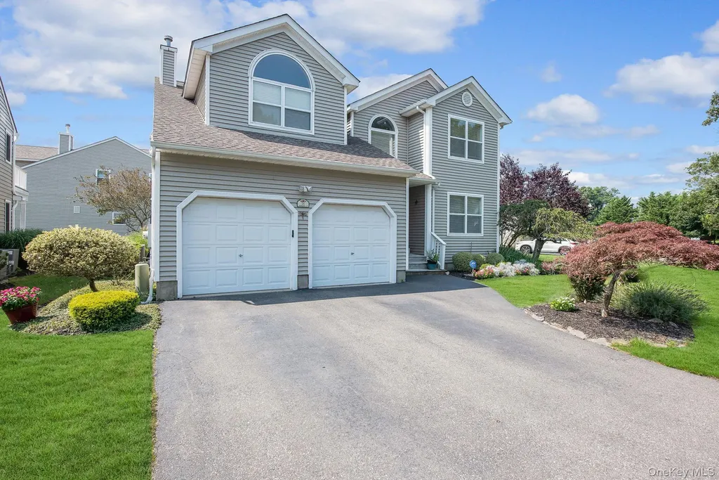 24 Spinnaker Lane East Patchogue NY 11772