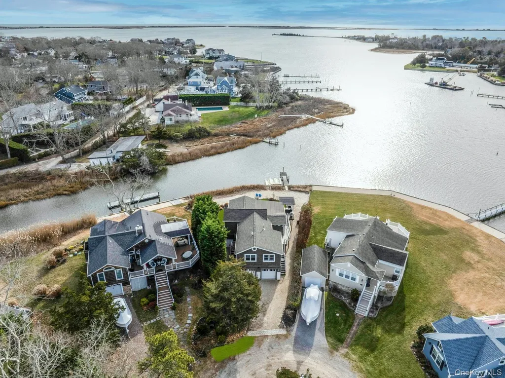 7 Springville Circle Hampton Bays NY 11946