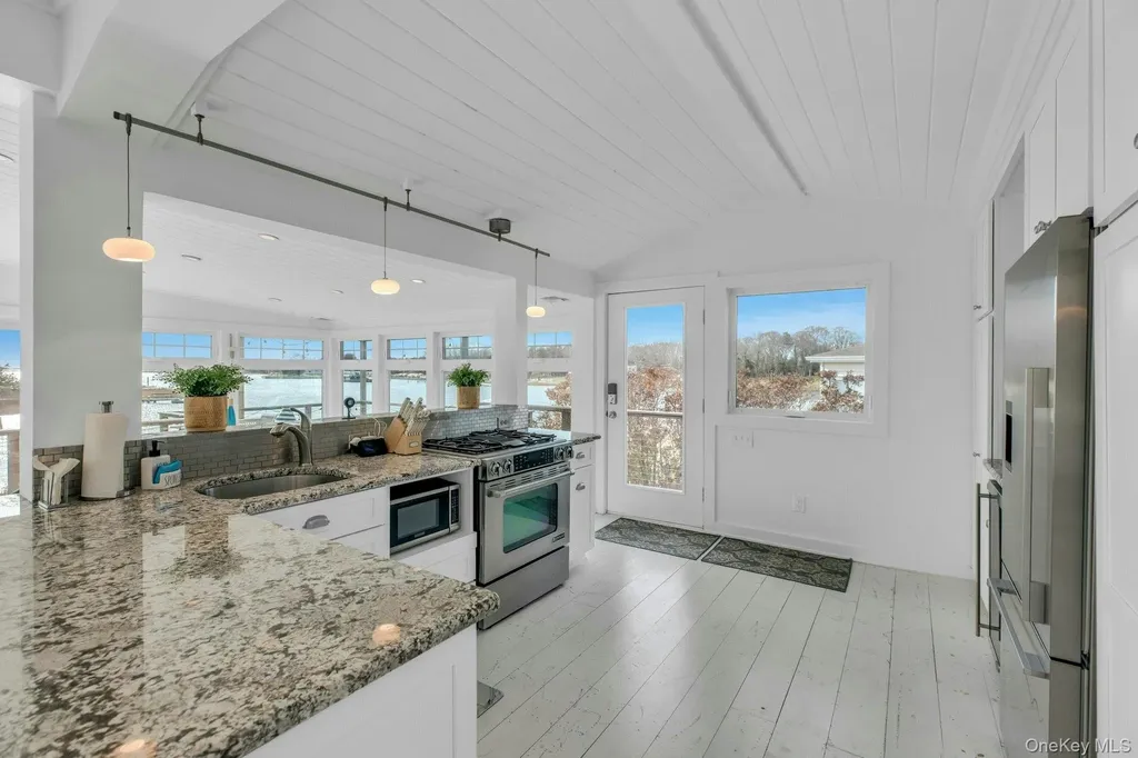 7 Springville Circle Hampton Bays NY 11946