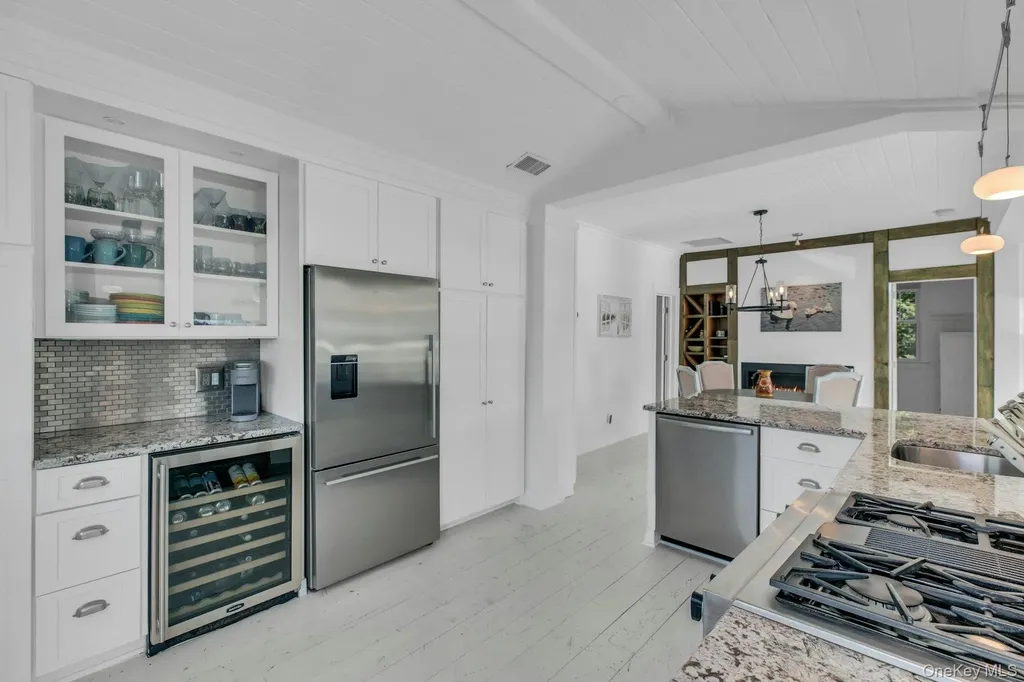 7 Springville Circle Hampton Bays NY 11946