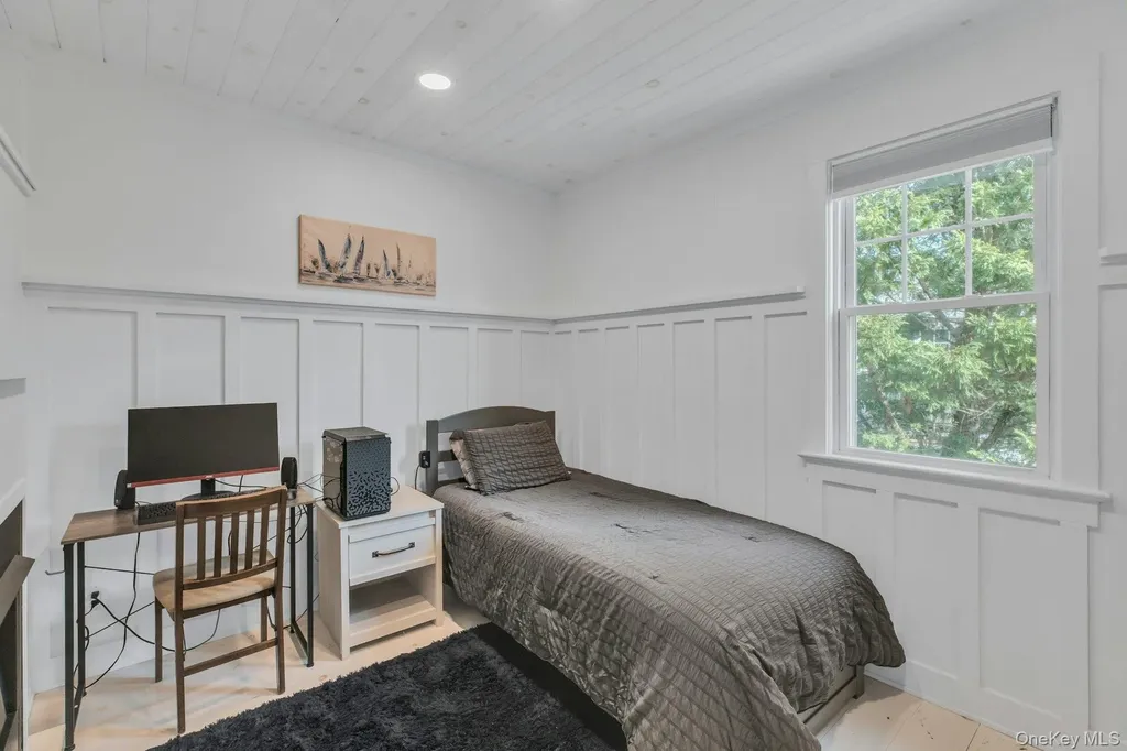7 Springville Circle Hampton Bays NY 11946
