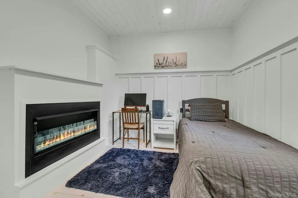 7 Springville Circle Hampton Bays NY 11946