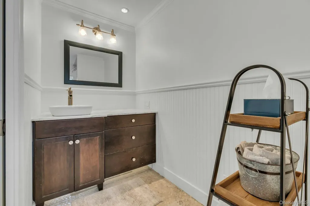 7 Springville Circle Hampton Bays NY 11946