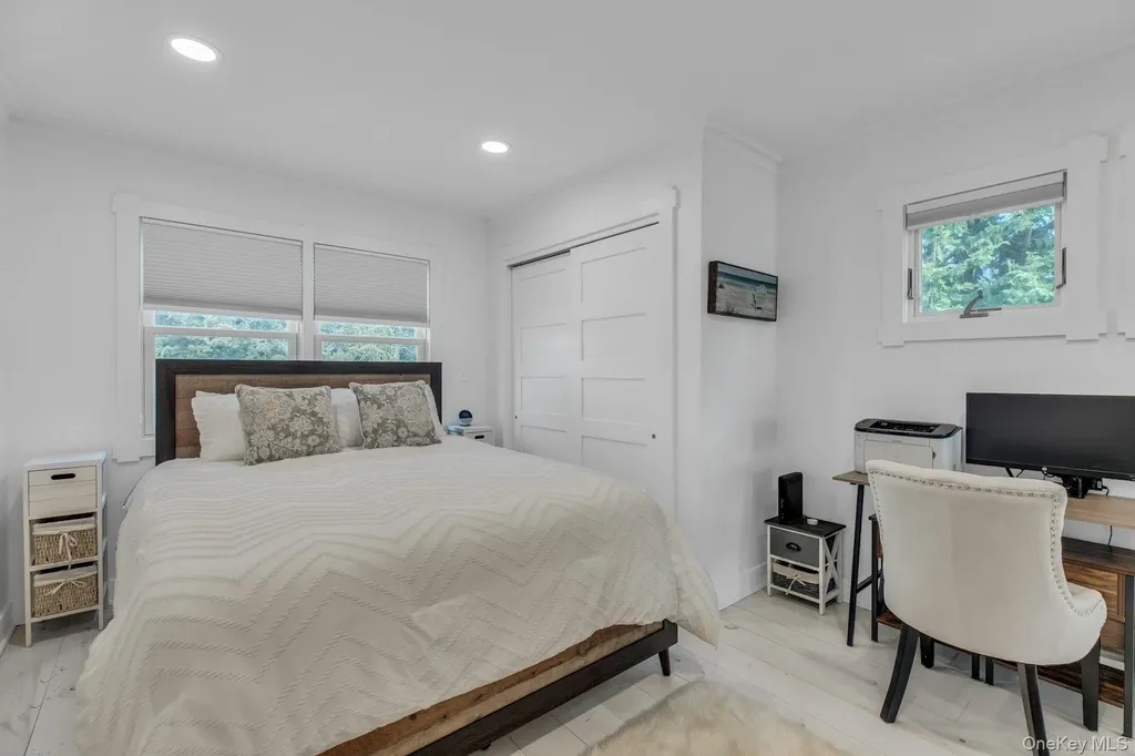 7 Springville Circle Hampton Bays NY 11946