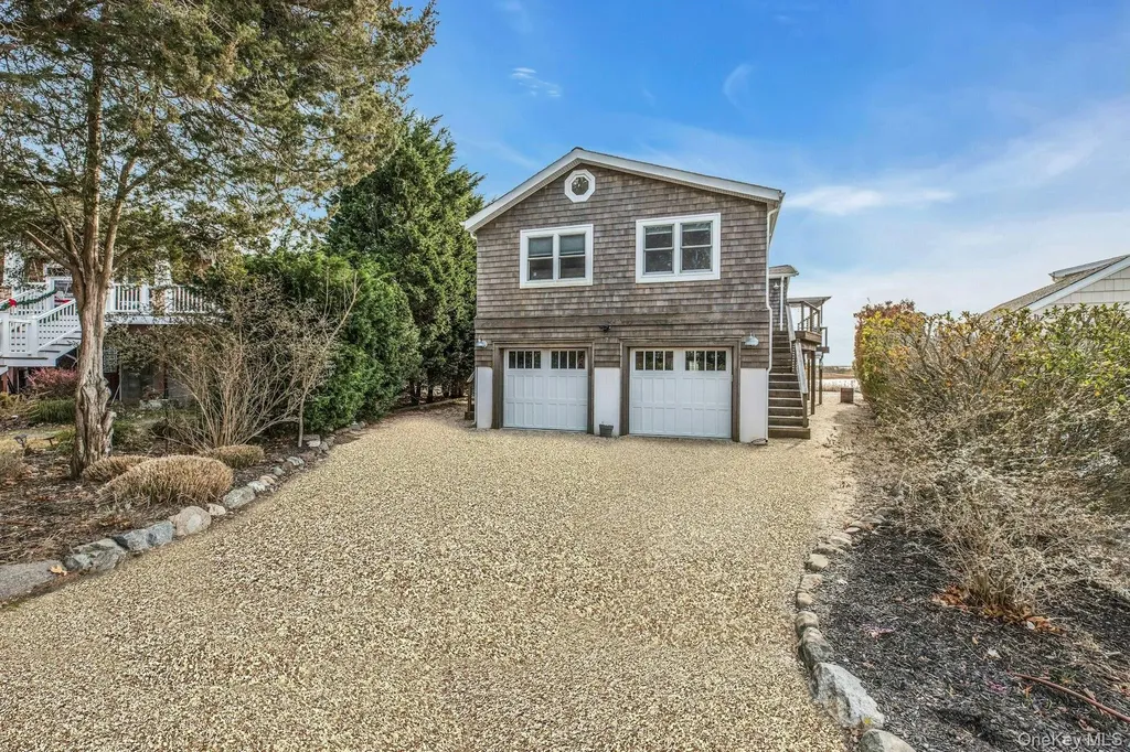 7 Springville Circle Hampton Bays NY 11946