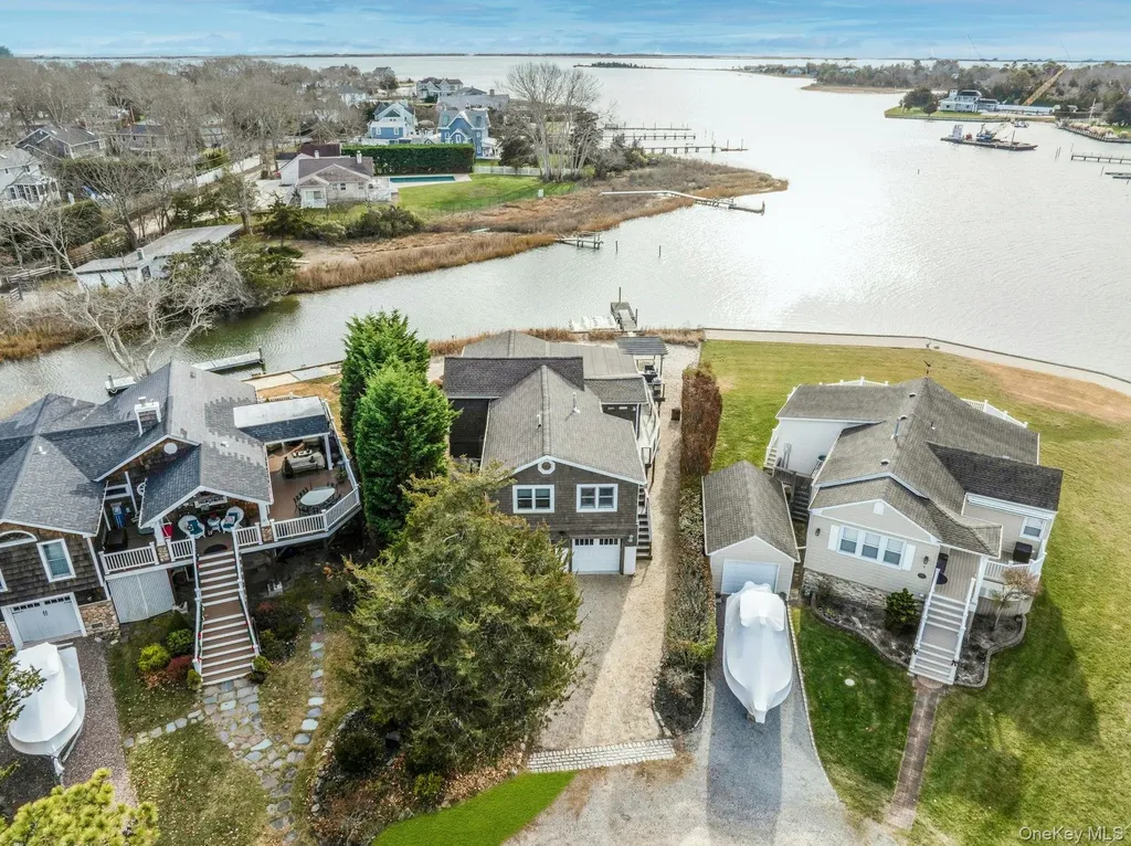 7 Springville Circle Hampton Bays NY 11946