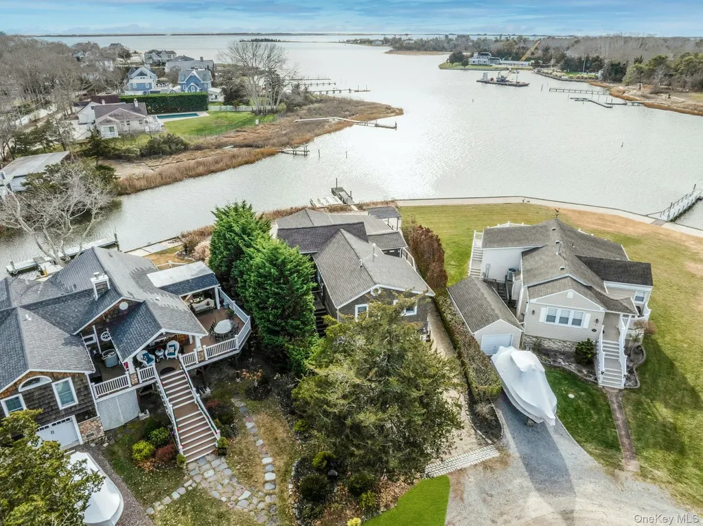 7 Springville Circle Hampton Bays NY 11946
