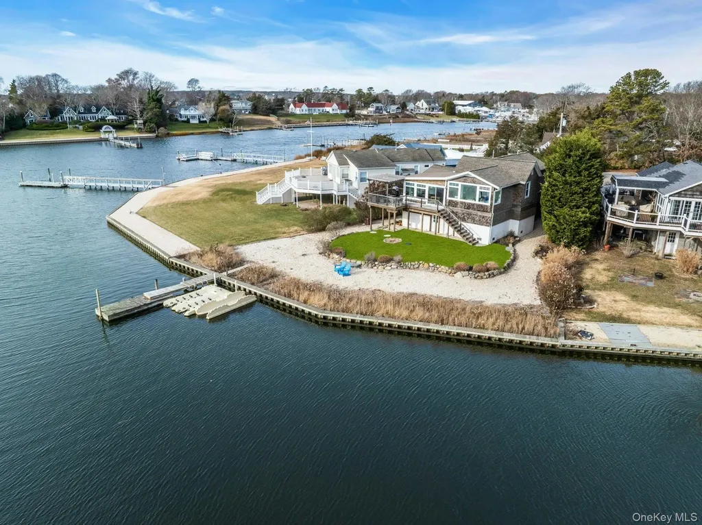 7 Springville Circle Hampton Bays NY 11946