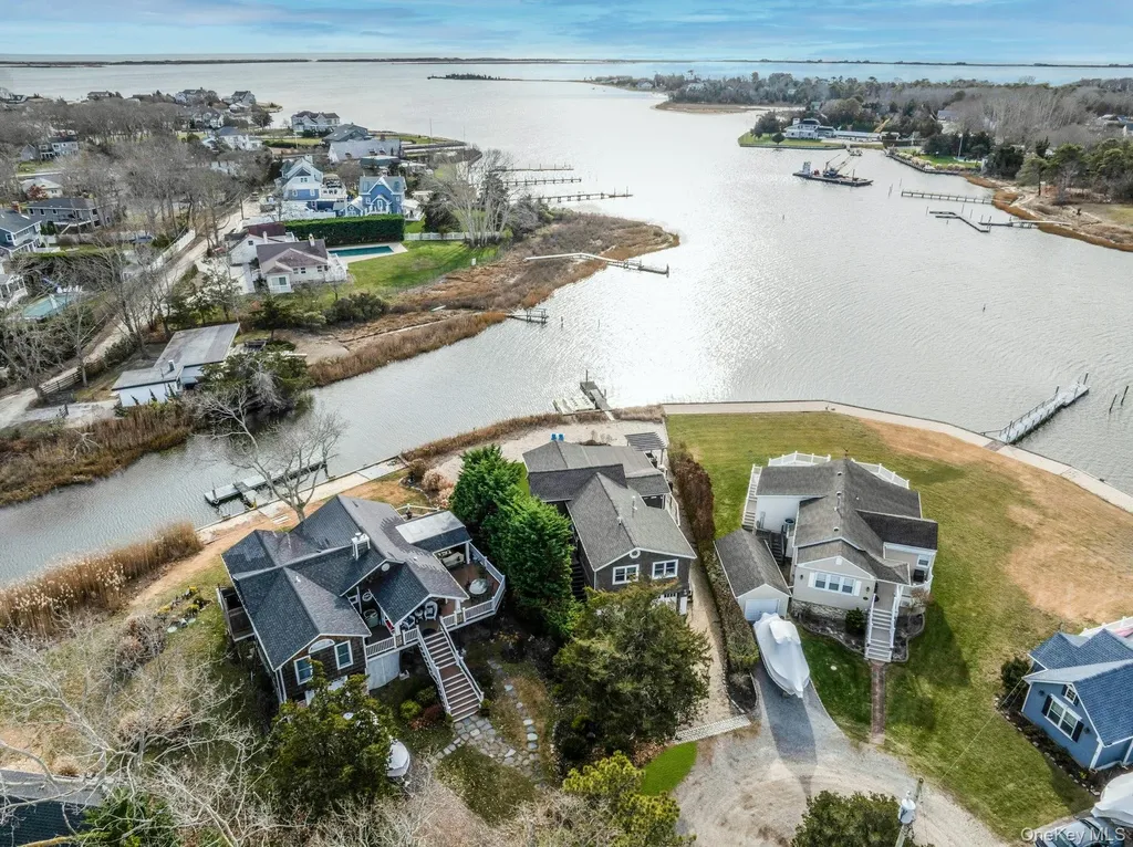 7 Springville Circle Hampton Bays NY 11946