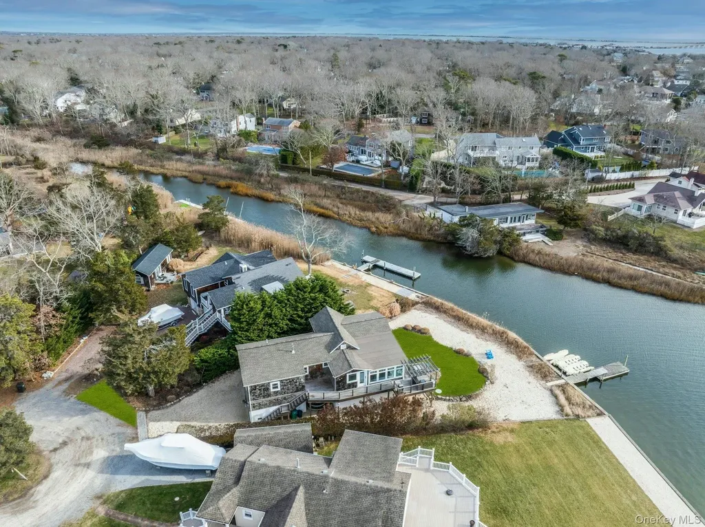 7 Springville Circle Hampton Bays NY 11946