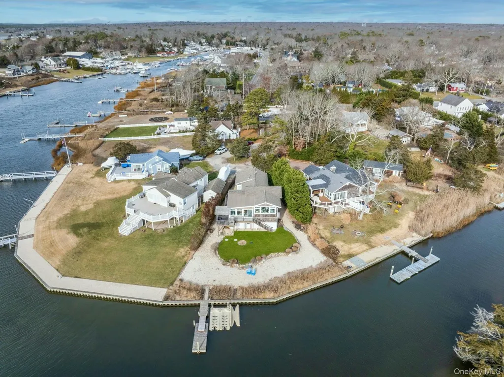 7 Springville Circle Hampton Bays NY 11946
