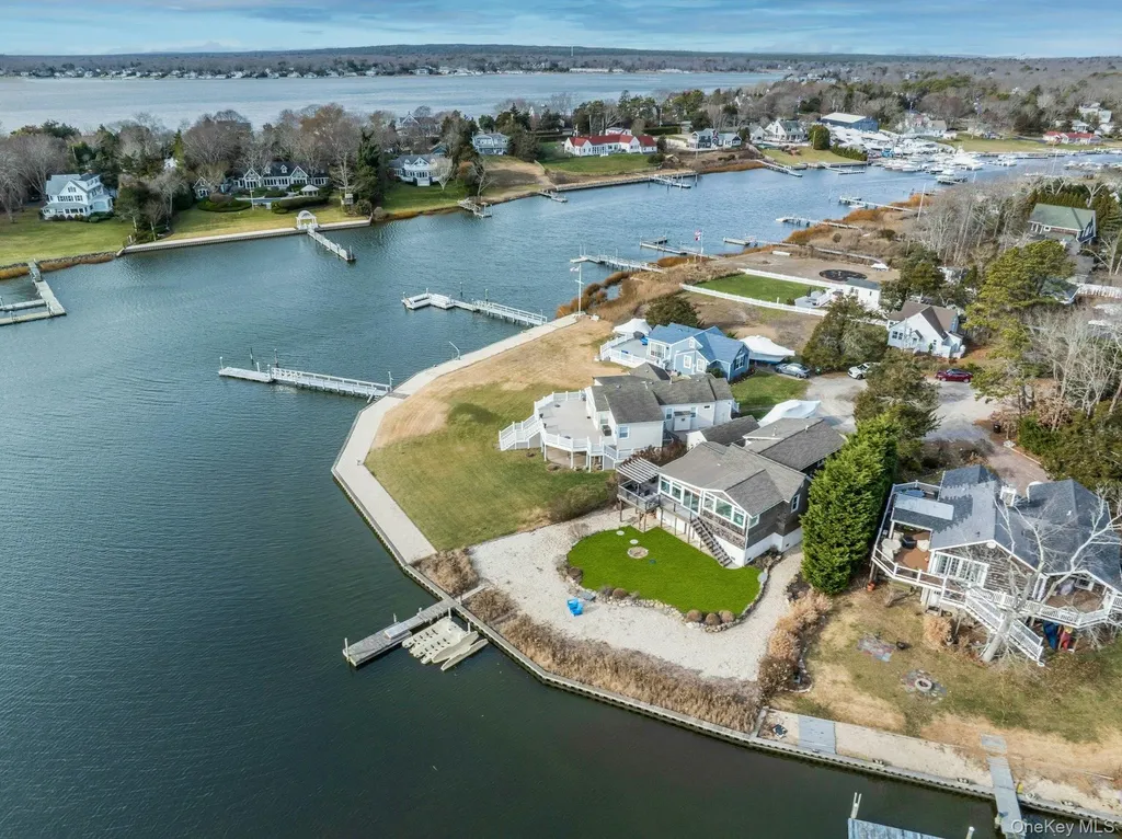 7 Springville Circle Hampton Bays NY 11946