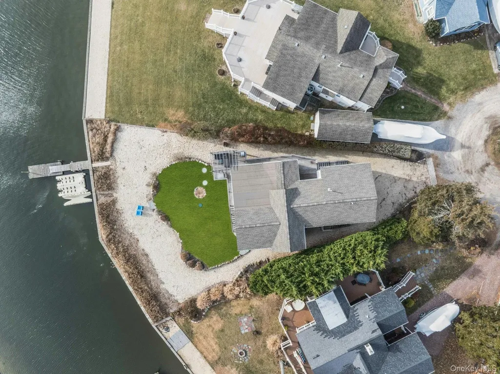 7 Springville Circle Hampton Bays NY 11946