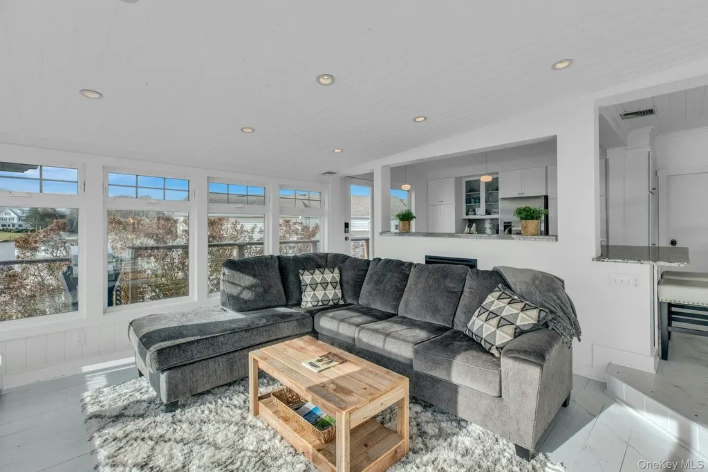 7 Springville Circle Hampton Bays NY 11946