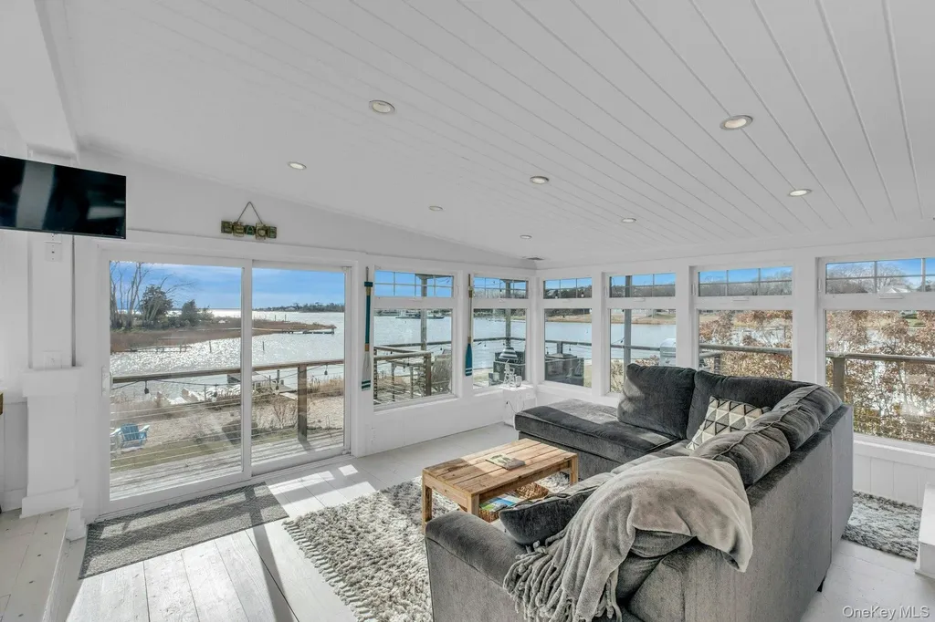 7 Springville Circle Hampton Bays NY 11946