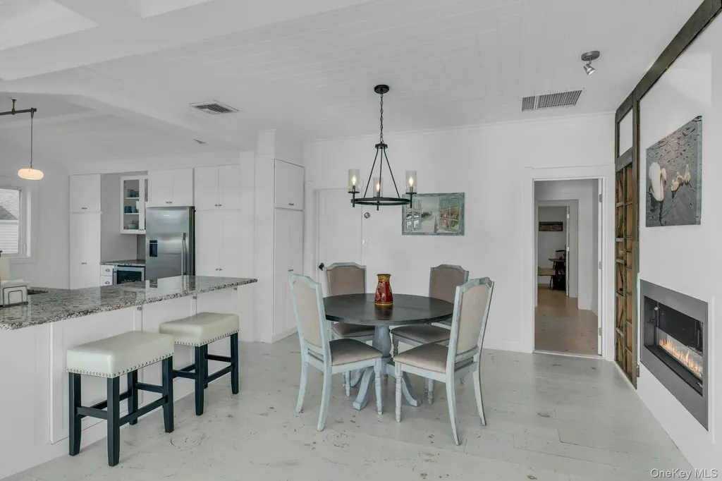 7 Springville Circle Hampton Bays NY 11946