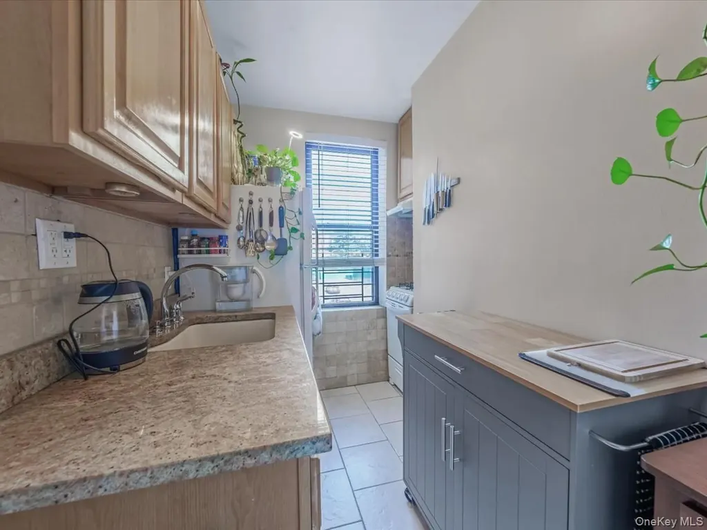 9524 Fort Hamilton Parkway Brooklyn NY 11209