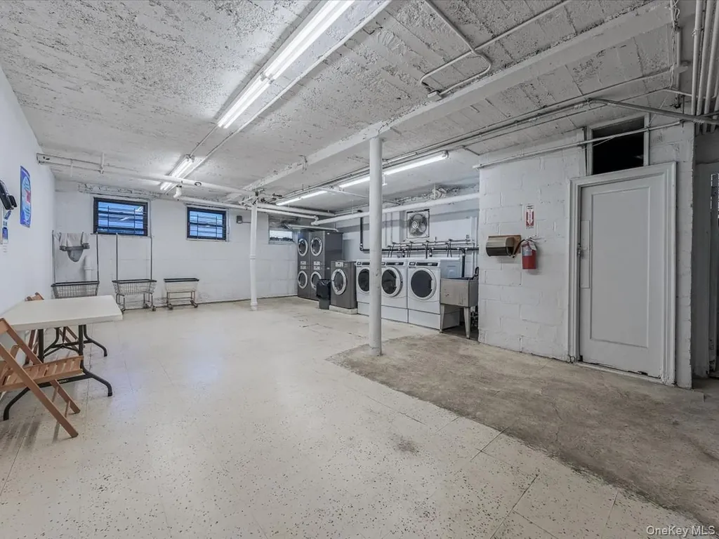 9524 Fort Hamilton Parkway Brooklyn NY 11209