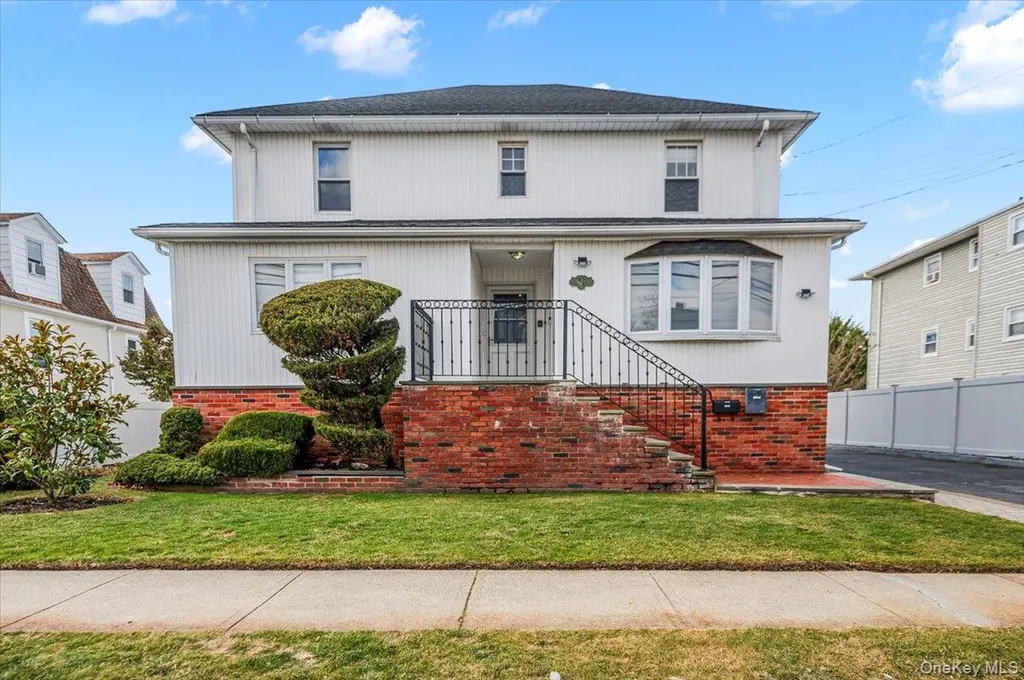 523 Bayview Avenue Cedarhurst NY 11516