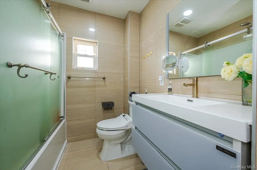 523 Bayview Avenue Cedarhurst NY 11516
