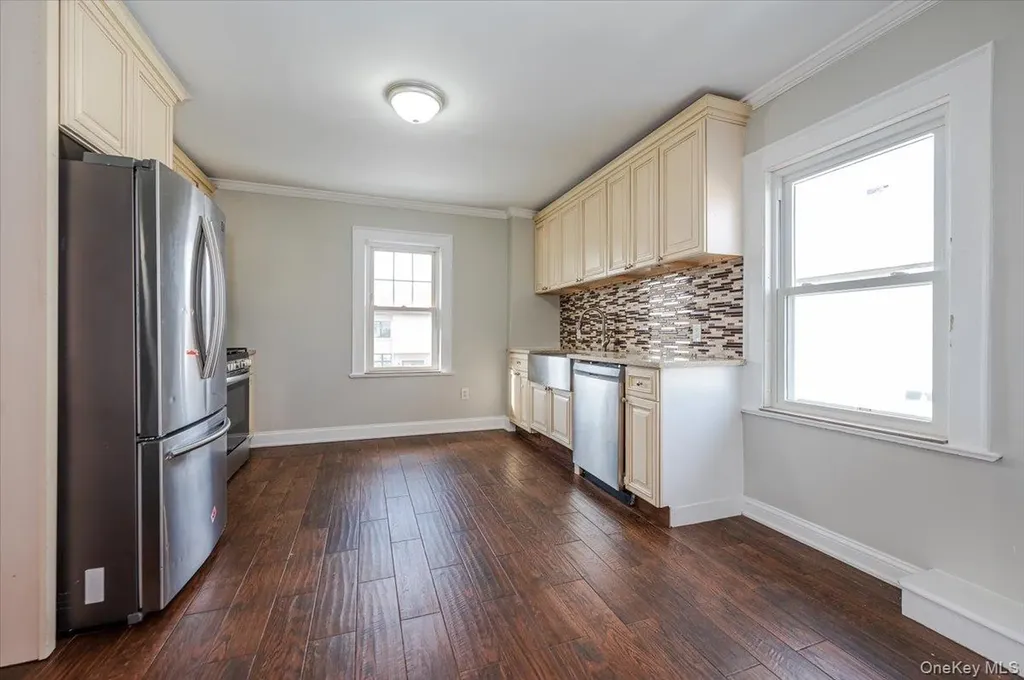 523 Bayview Avenue Cedarhurst NY 11516