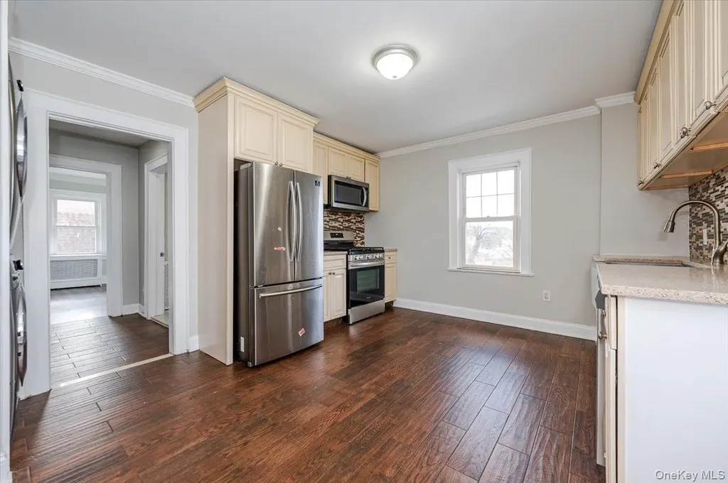 523 Bayview Avenue Cedarhurst NY 11516