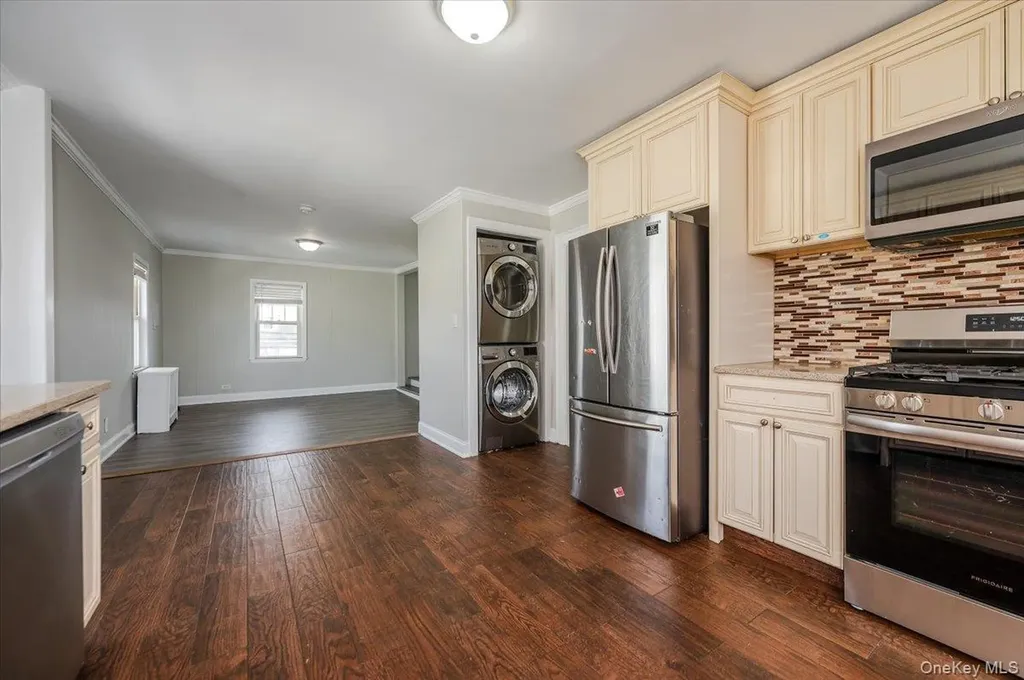 523 Bayview Avenue Cedarhurst NY 11516