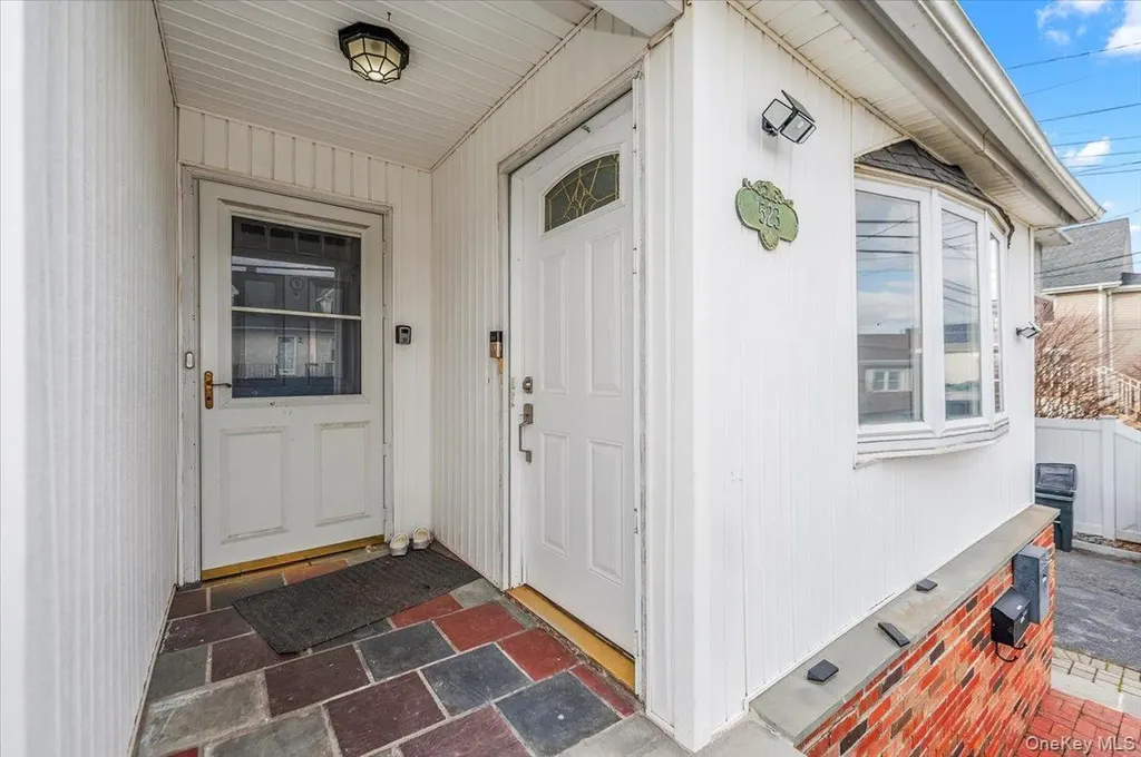 523 Bayview Avenue Cedarhurst NY 11516