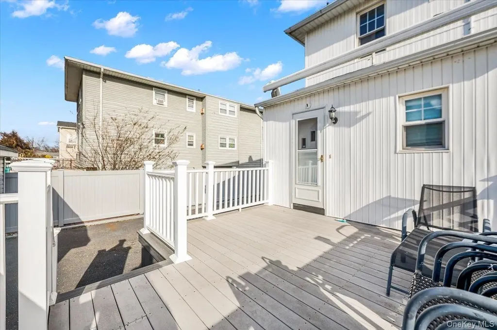 523 Bayview Avenue Cedarhurst NY 11516